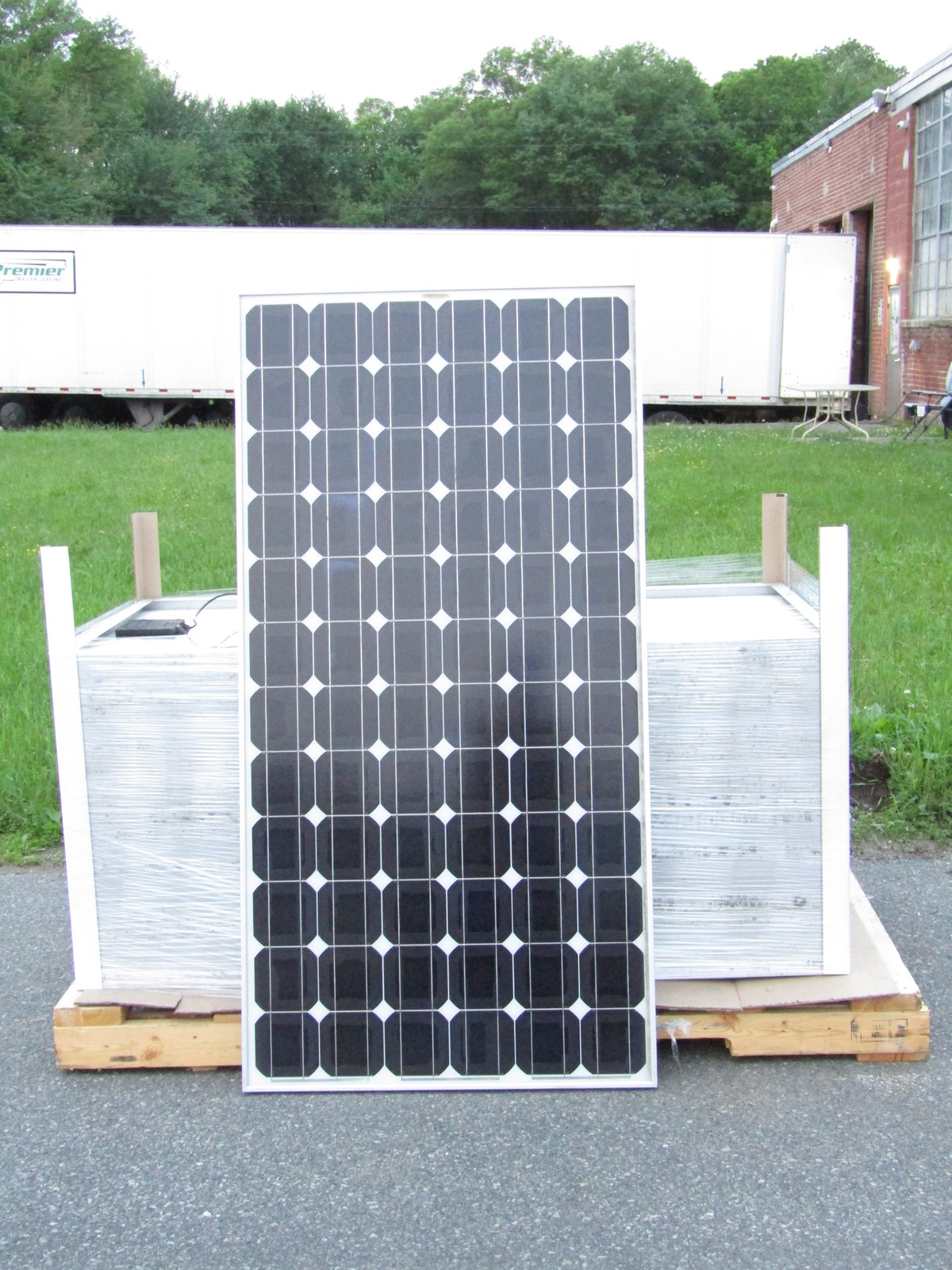 Suntech STP170S-24/Ab-1 170W 35.2V 5.14A 62.2″ x 31.8″ Mono Crystal Solar Panels
