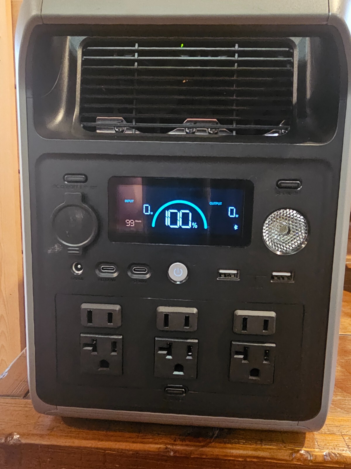 Dabbsson 2000L Portable Power Station 2200W/2048Wh Solar Generator