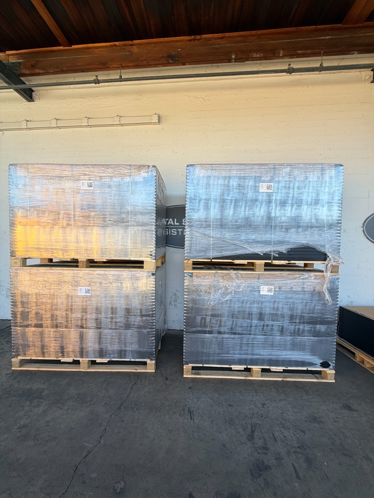 (Lot of 29) New Meyer Burger Solar 385 W Solar Panels – MB-B120AYB-385