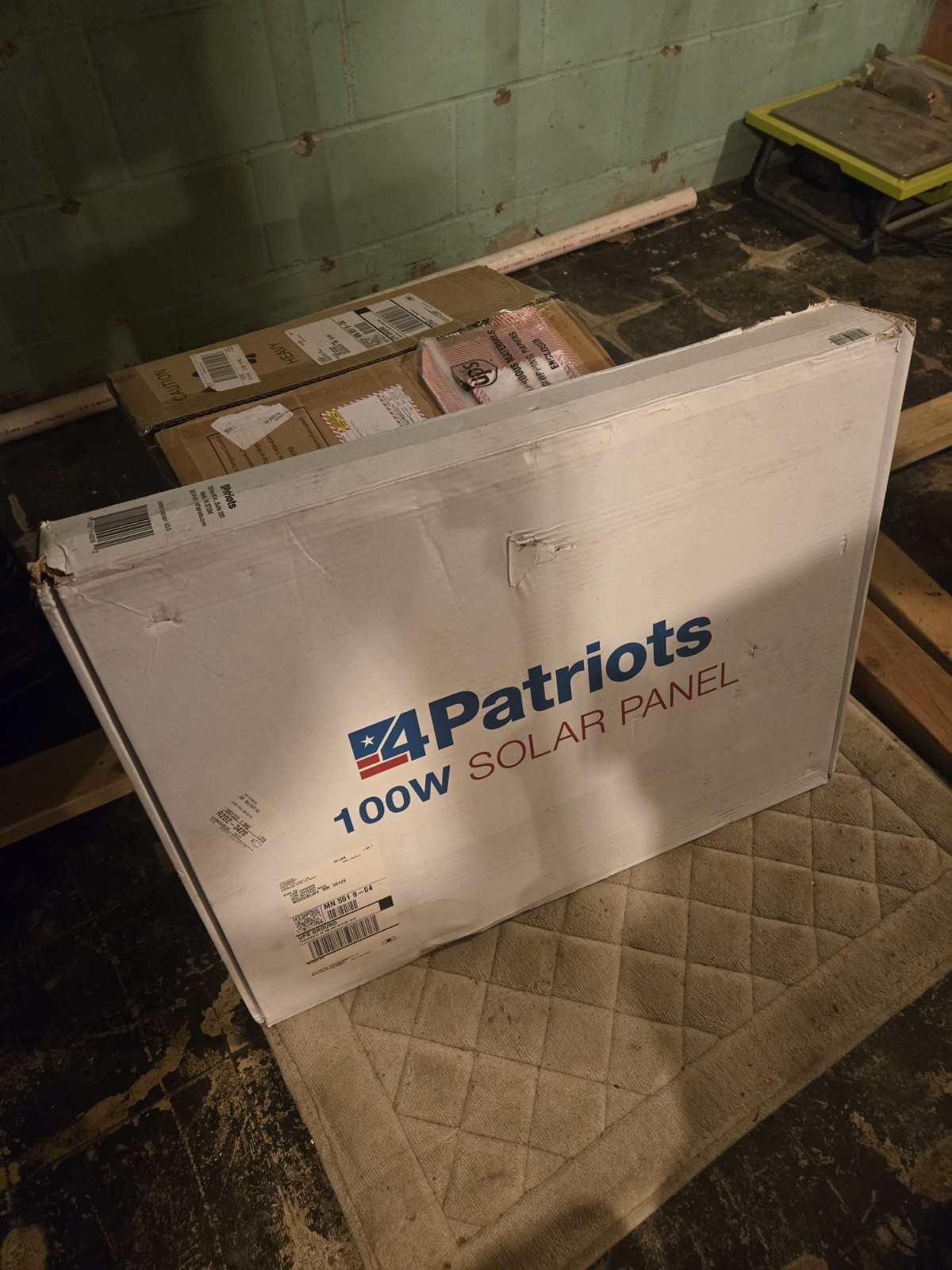 4Patriots 1800W Solar Powered Generator With 100w Solar Panel BRAND NEW IN BOX