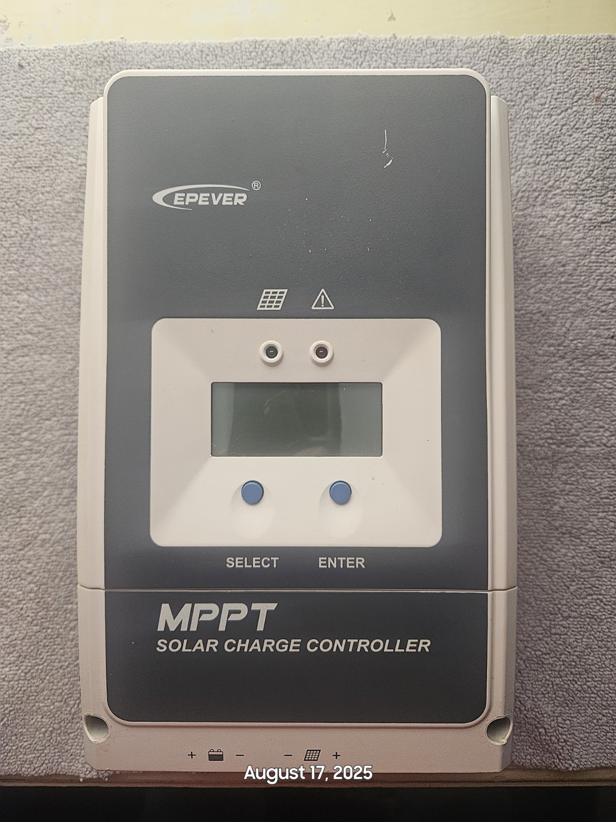 EPEVER Tracer 40A Ch. Controller with wifi connector,  Bluetooth, remote meter