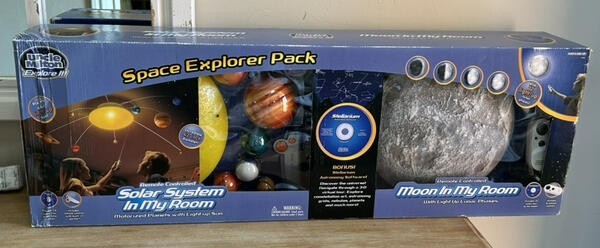NEW SPACE EXPLORER PACK SOLAR SYSTEM MOON IN MY ROOM REMOTE CONTROLLED MILTON