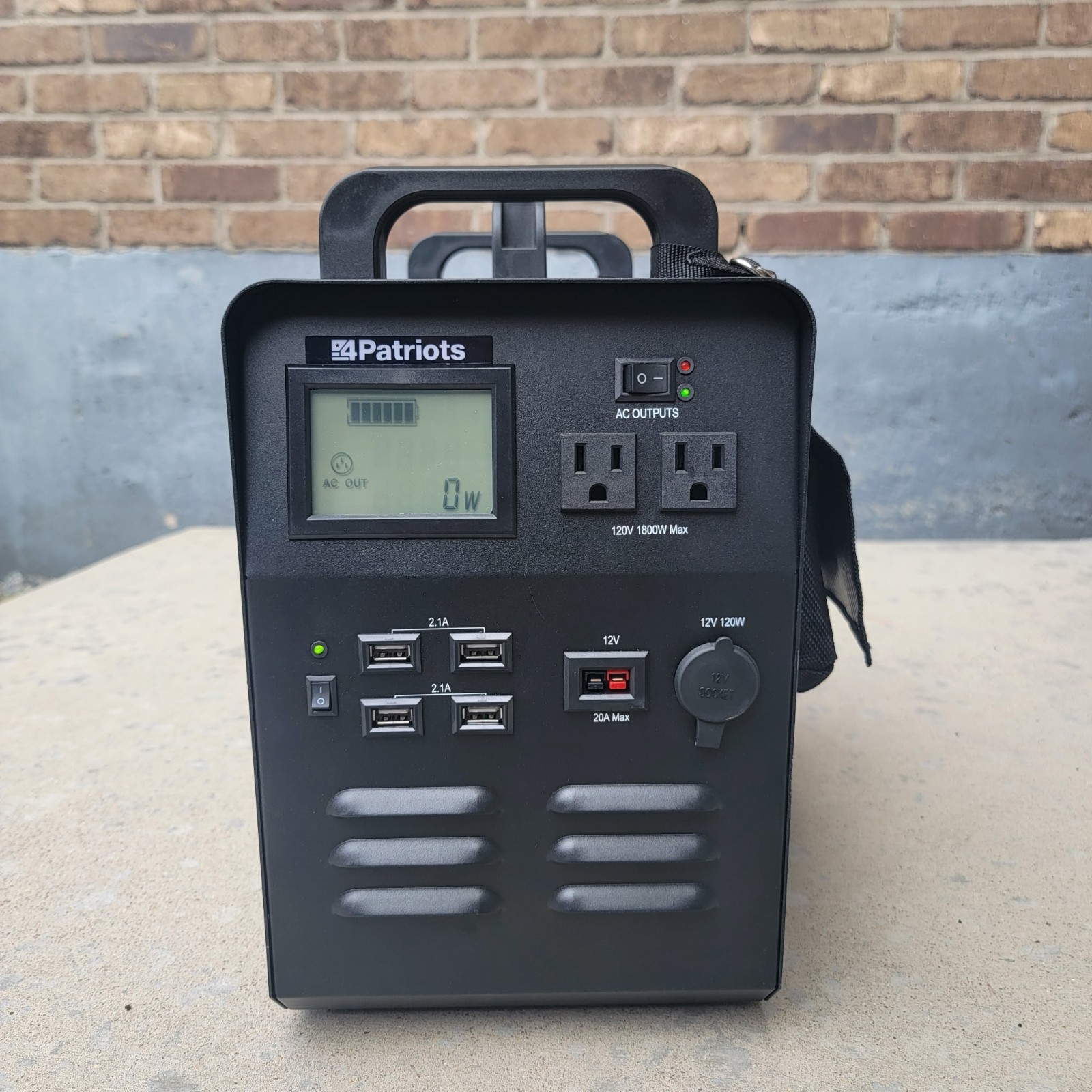 Patriot power generator 1800 Brand New Open Box With Solar Panel Patriots