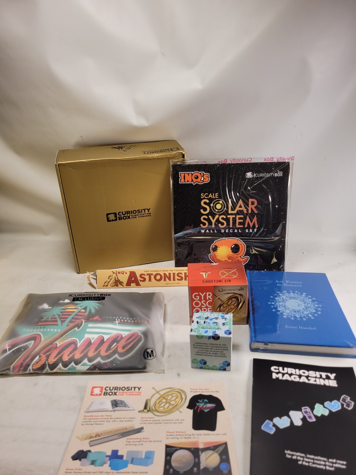 INQ’s Curiosity Box With Scale Solar System Wall Decal Set XL