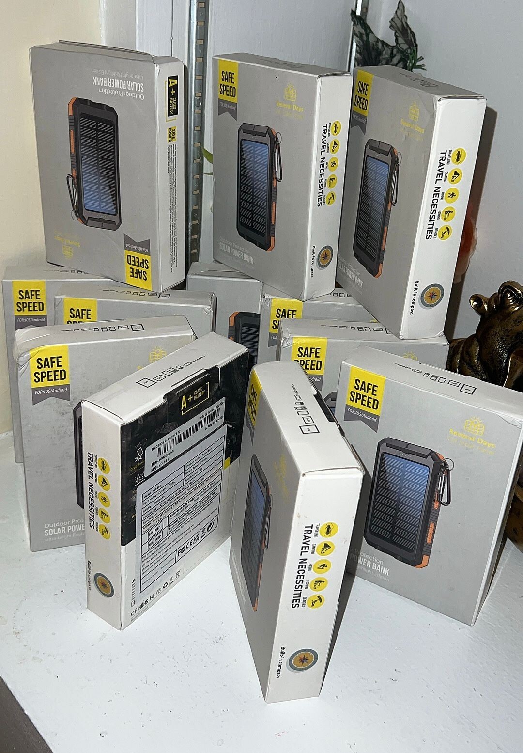 Portable Solar power bank 10000mAh by Greenpower with flashlight