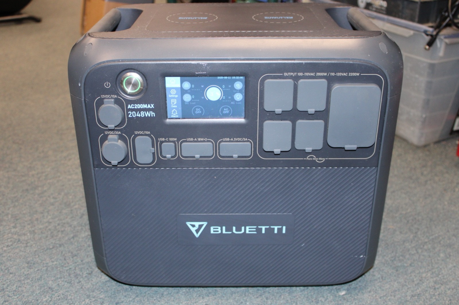 BLUETTI AC200MAX 2048Wh Expandable Power Station Solar Generator