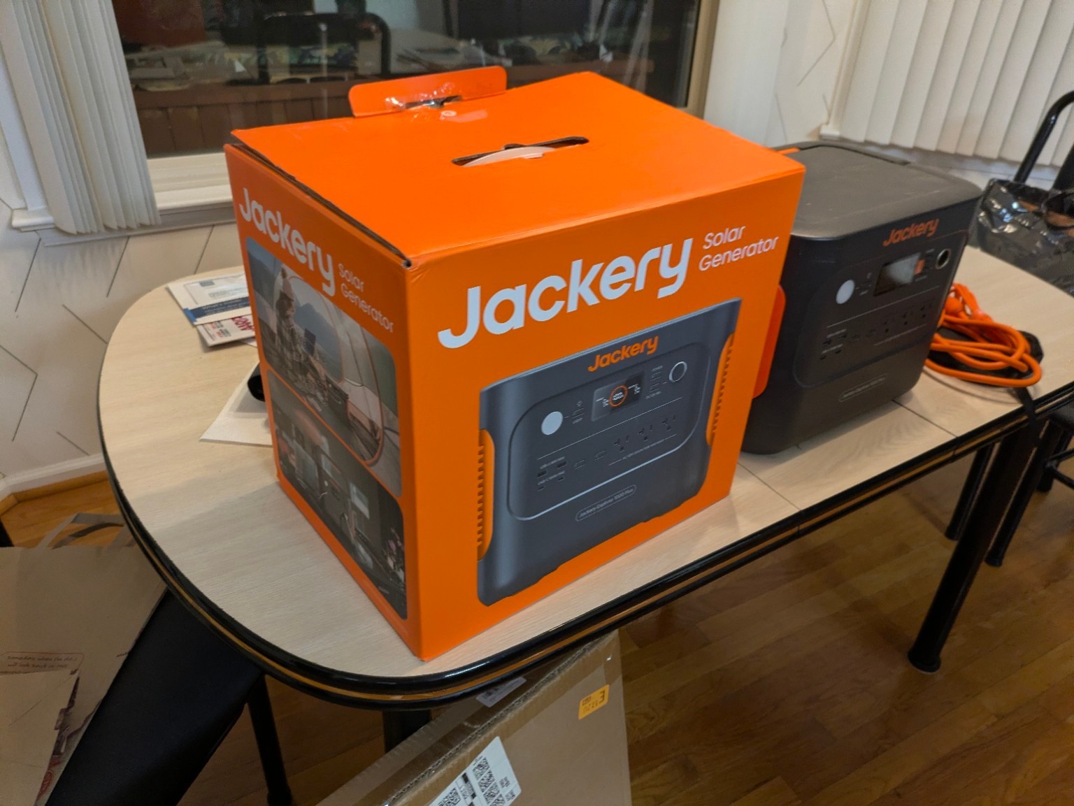 Jackery Explorer 1000 Plus + Luvknit 100W Solar Panel 1264Wh 2000W