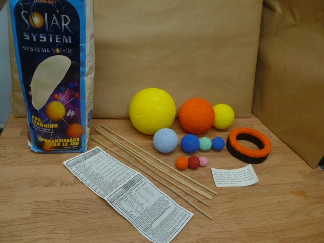 FloraCraft Solar System 17 Piece Model Set Kit Astronomy Science Teaching Aid