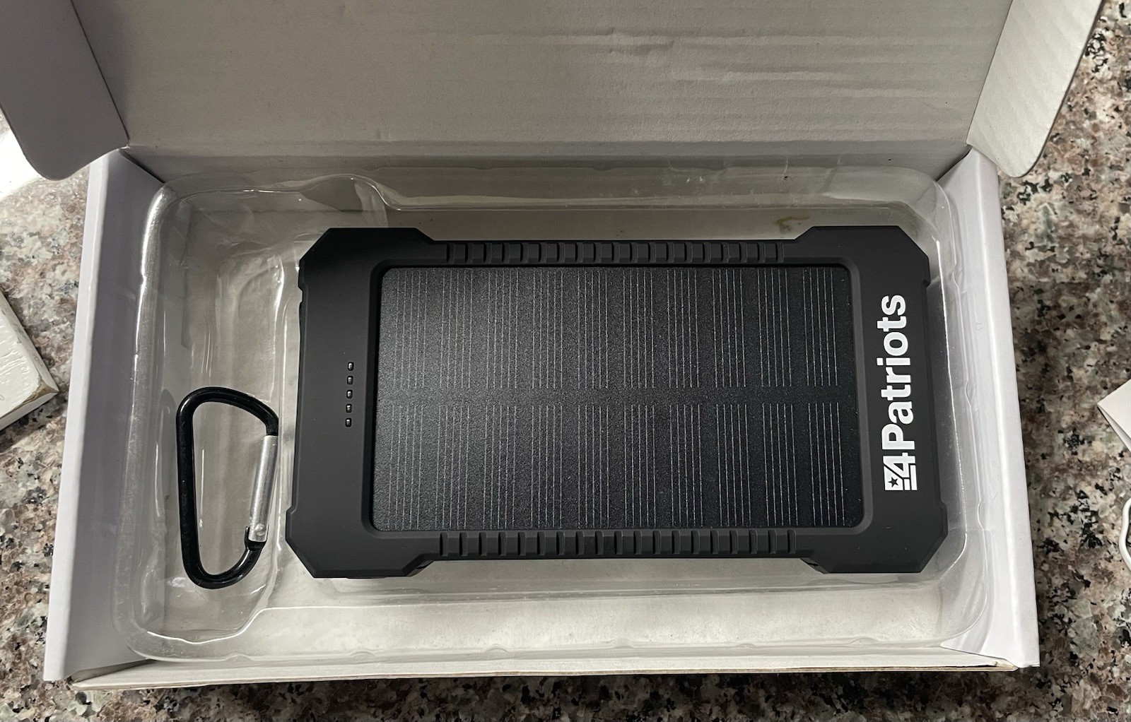 4Patriots USB Power Bank 8000mAh Water Resistant 2 LED Flashlight 1.5 watt Solar