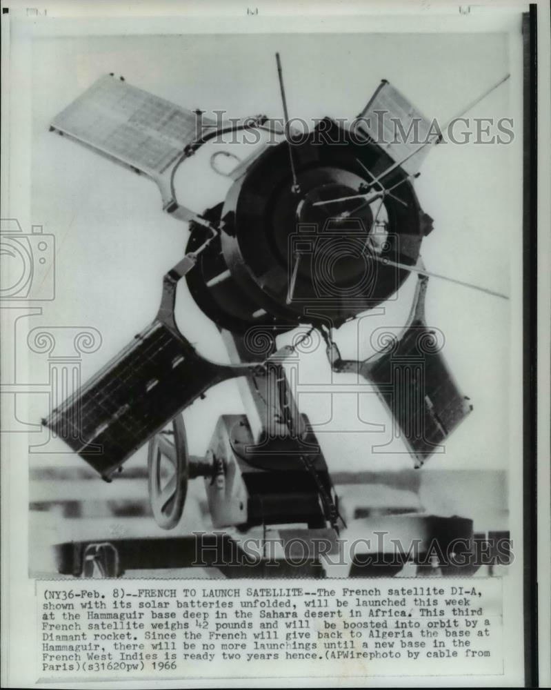 1966 Press Photo French satellite DI-4 shown with unfolded solar batteries