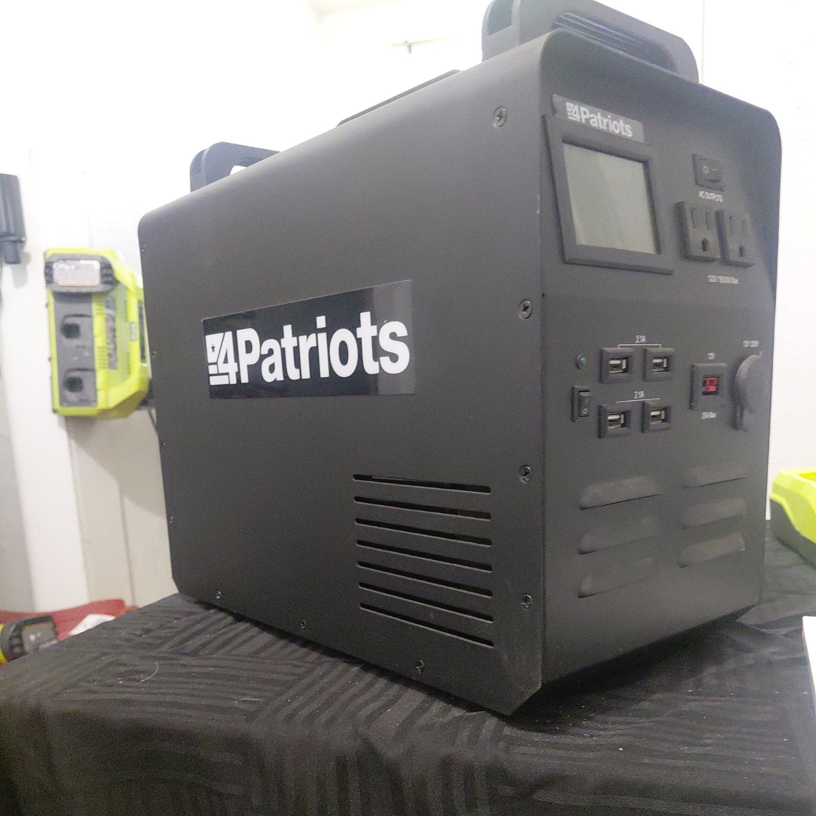 4PATRIOTS 1800w 12V Portable Power Generator | SOLAR PANELS NOT INCLUDED